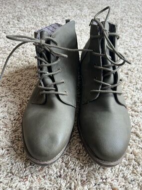 Women's Lace-Up Ankle Booties in Olive Green